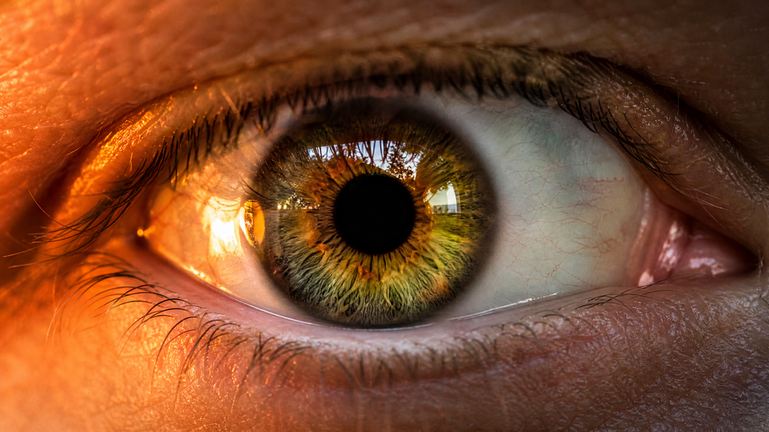 Eyes flash with flavor